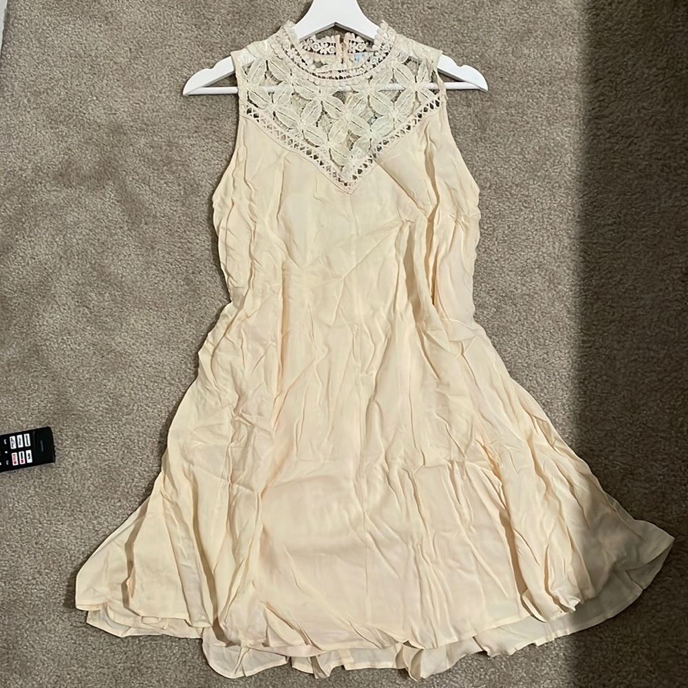 Lace detailed summer dress
